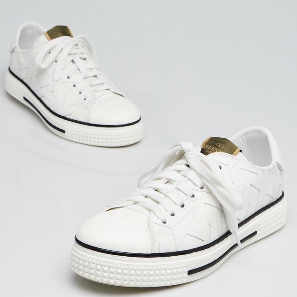 Valentino Garavani Women’s Rockstud Star Trainer Sz 39 EU 9 US Sneakers White.
